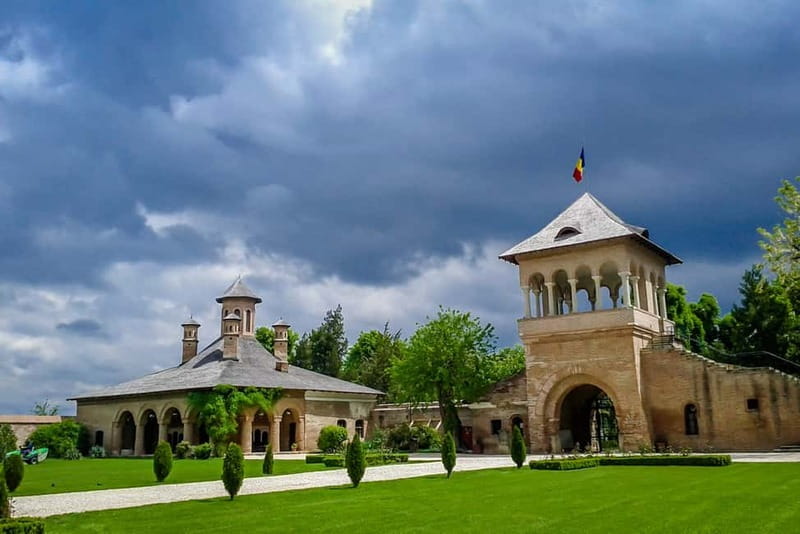 Small Group Tour to Mogosoaia Palace & Snagov Monastery - The 45-minute drive through northern Ilfov