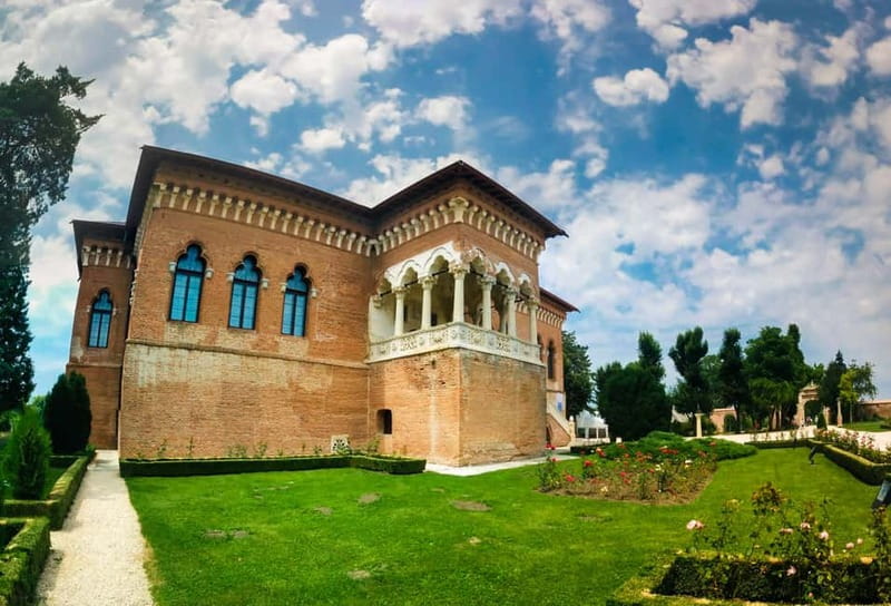 Small Group Tour to Mogosoaia Palace & Snagov Monastery - Reaching Snagov Monastery on the lake