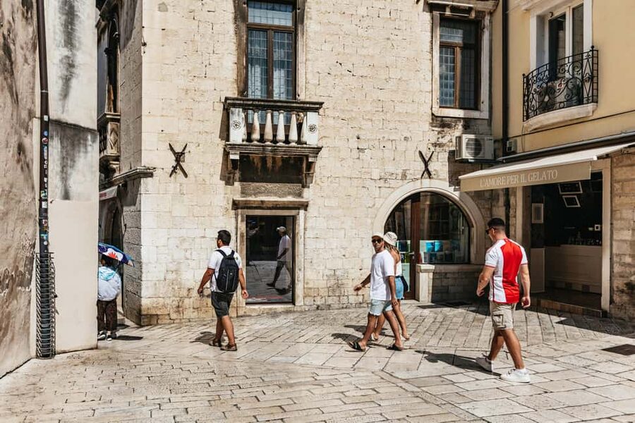Split: Diocletian Palace & Old Town Guided Walking Tour - The Cellars and the Peristyle Courtyard