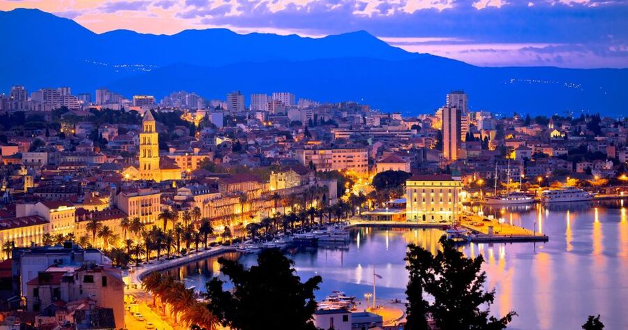 Split: Old Town and Diocletian's Palace Walking Tour - Peristyle Square and the palace’s Roman core