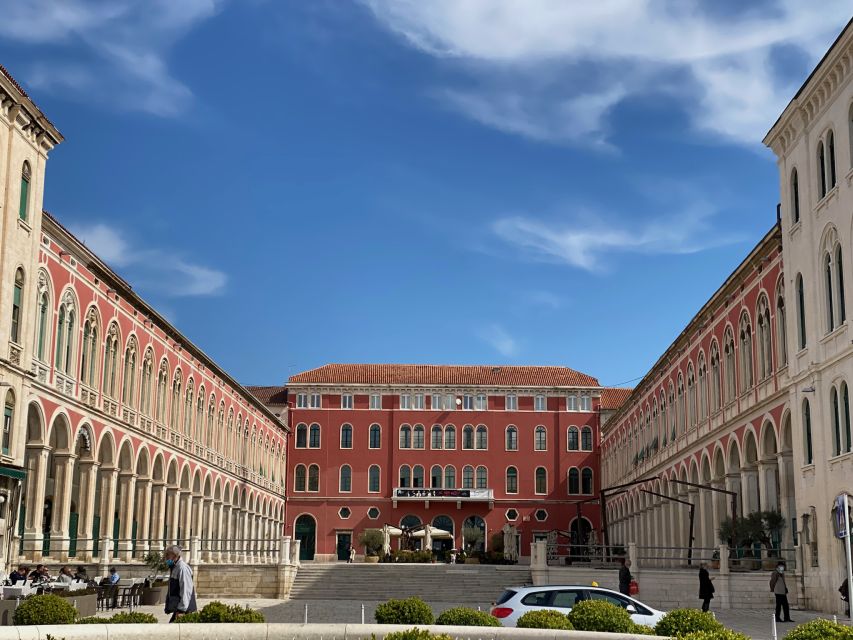 Split: Palace & Old Town Private Walking Tour-Entrance incl. - Peristyle and the public face of an emperor