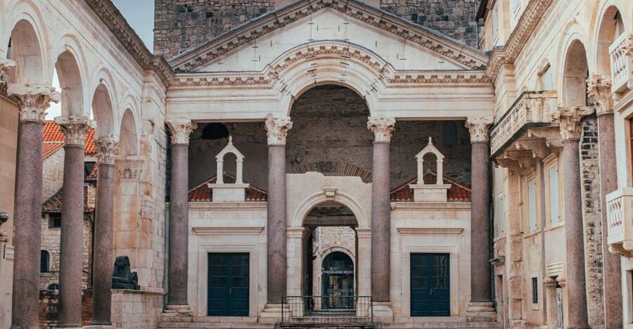 Split: Palace & Old Town Private Walking Tour-Entrance incl. - The palace cellars reveal the Roman plan