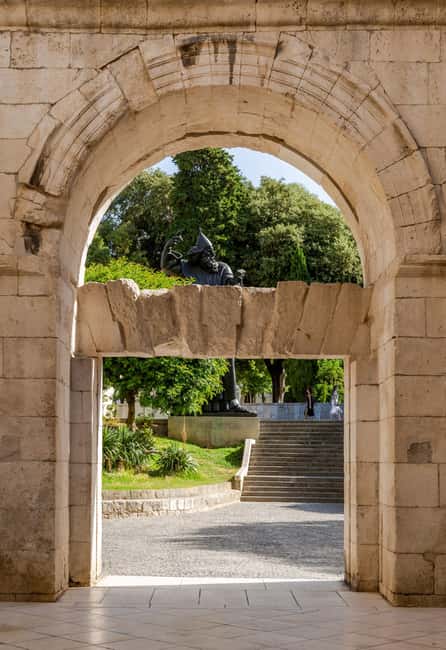 Split: Private Walking Tour and Diocletian's Palace - Starting at South Tours on Mrčelina 1