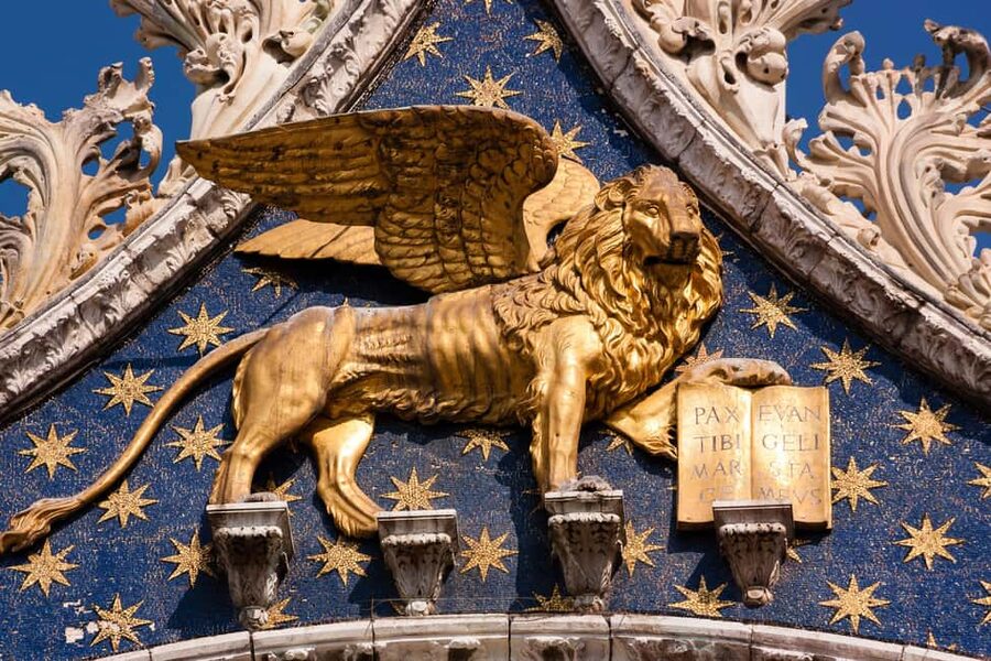 St Mark's Basilica, Doge's Palace & Casanova's Prison Ticket - Meeting between the marble lions