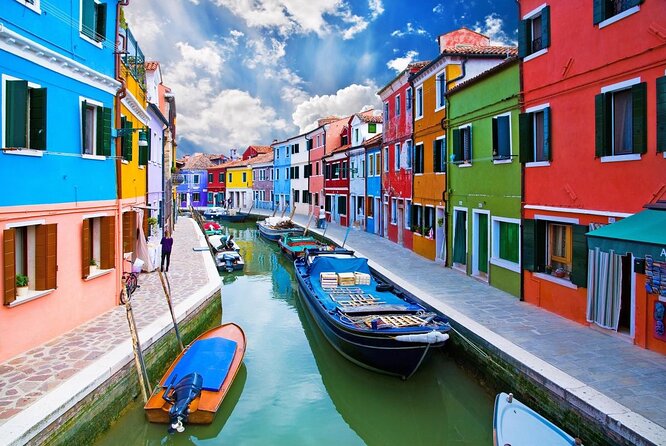 St Mark's, Doge's Palace, with Murano and Burano & Gondola Ride - A 30-minute gondola ride through Venice