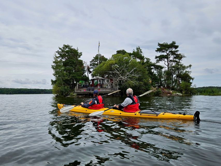 Stockholm: Guided Kayak Tour to Drottningholm Royal Palace - An island lunch with simple outdoor pleasures