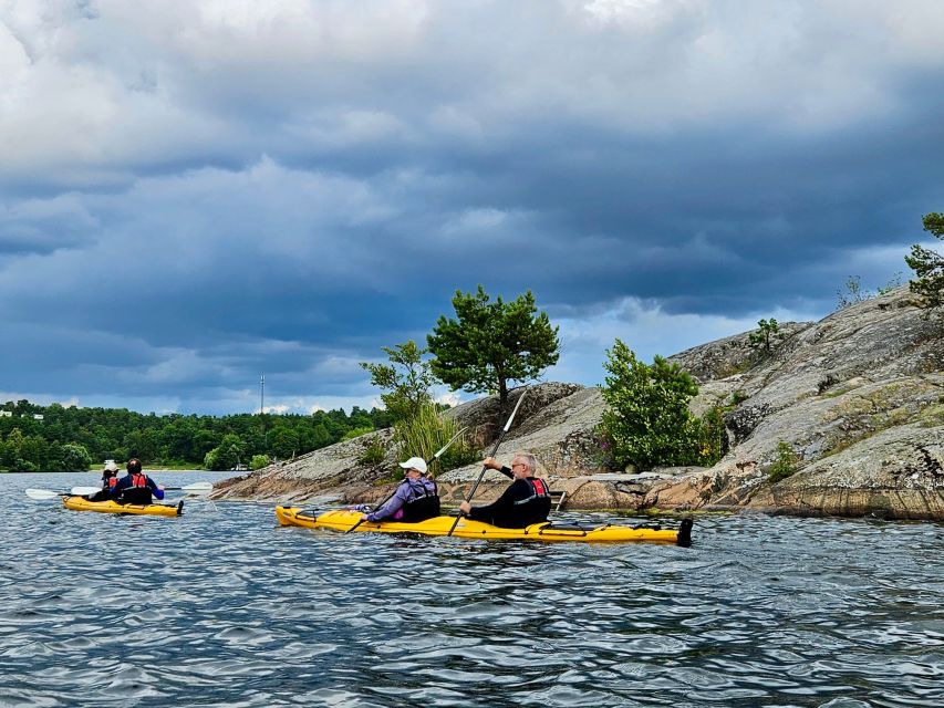 Stockholm: Guided Kayak Tour to Drottningholm Royal Palace - Forty-five minutes in the palace gardens