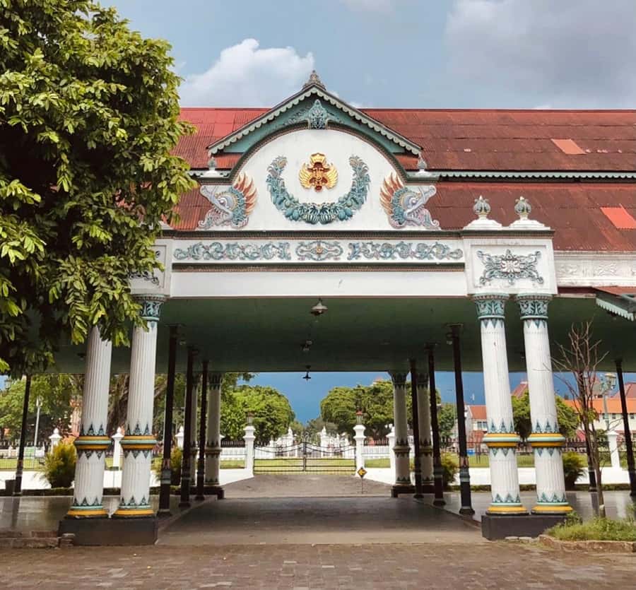 Sultan Palace, Prambanan Temple and Water Castle Guide Tour - A royal beginning at Yogyakarta’s Sultan’s Palace