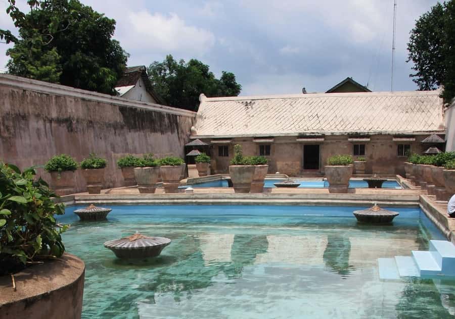 Sultan Palace, Prambanan Temple and Water Castle Guide Tour - Prambanan’s stone towers and the story of Rama and Shinta