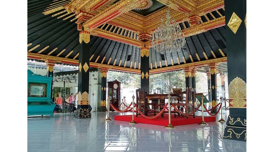 Sultan Palace, Water Castle & Prambanan Temple Guided Tour - Three sides of Yogyakarta in eight hours