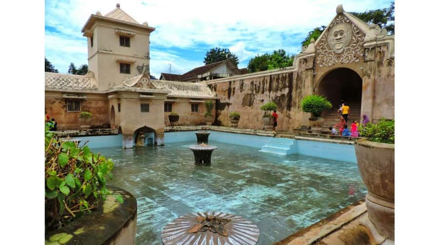 Sultan Palace, Water Castle & Prambanan Temple Guided Tour - Taman Sari and the royal bathing pools