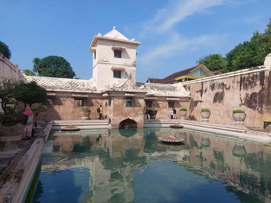 Sultan Palace, Water Castle & Prambanan Temple Guided Tour - Entering the Sultan’s Palace in Yogyakarta