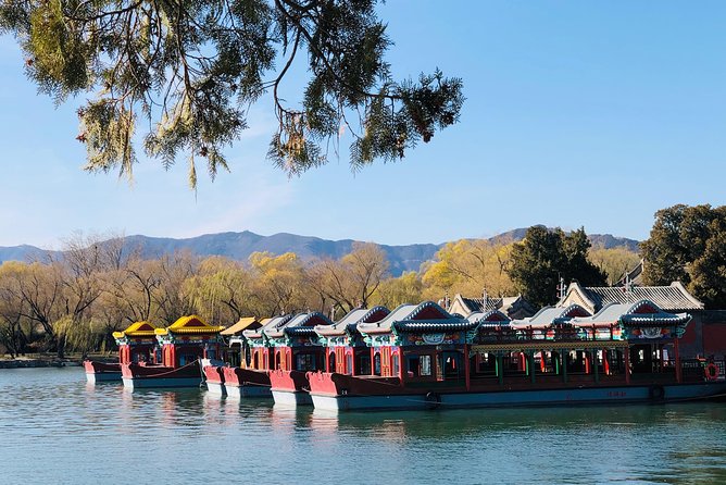 Summer Palace Tour - Meeting your guide at the east gate