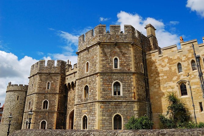 Summer Special: Buckingham Palace & Windsor Castle Tour - Two royal residences, two very different experiences