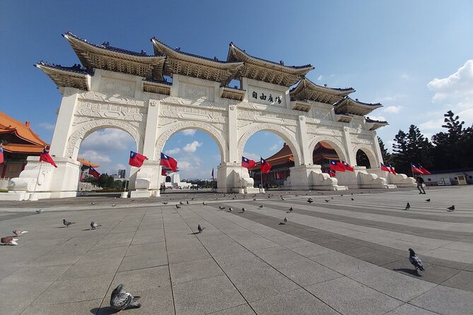 Taipei City Morning Tour with National Palace Museum entry - Longshan Temple: a working place of worship