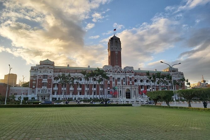 Taipei City Morning Tour with National Palace Museum entry - What about Martyrs’ Shrine?