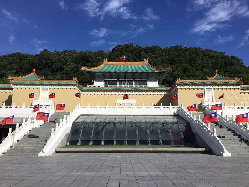 Taipei: Morning City Tour with National Palace Museum Entry - Key points at a glance
