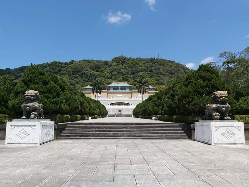 Taipei: Morning City Tour with National Palace Museum Entry - Longshan Temple: Taipei’s living religious center