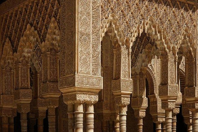 The Best of Alhambra & Granada: Private Tour with Nasrid Palaces - What the five-hour private format gives you