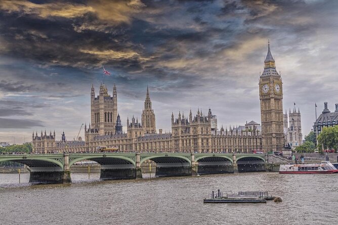 The Changing of the Guard Tour and Buckingham Palace - Key things to know before you book