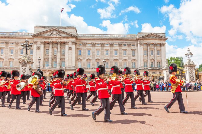 The Changing of the Guard Tour and Buckingham Palace - Why the Changing of the Guard is worth seeing with a guide