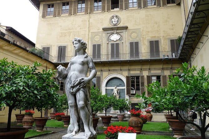 The Medicis: The Movie, The Family, The Palace! - Why the Medici story works best on foot