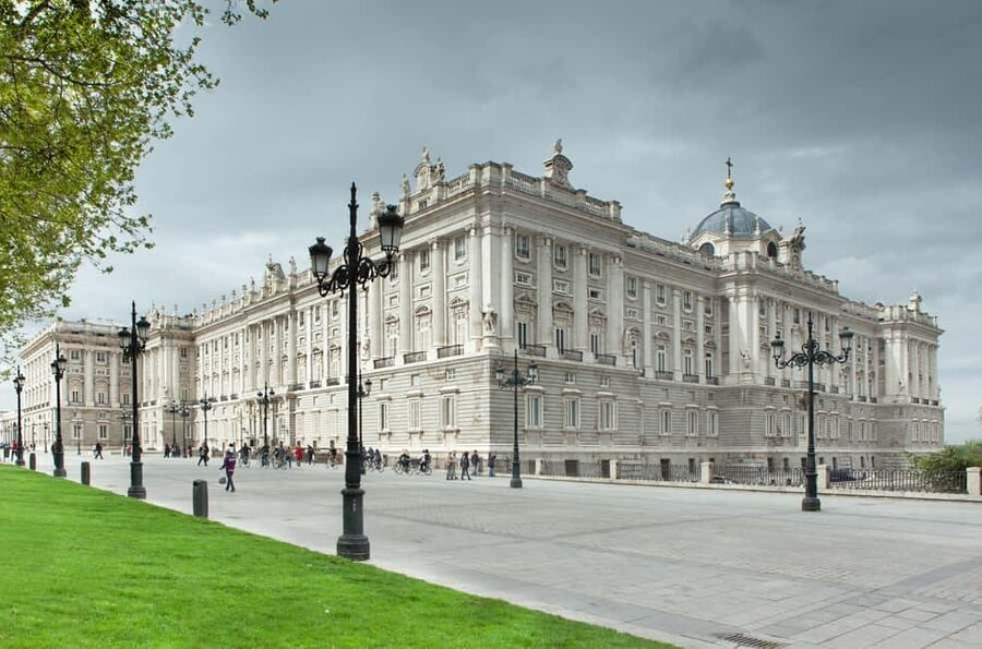 The Most Complete Tour of Madrid: Austrias, Cathedral, Palace - Local Guides - What the $29 price gives you