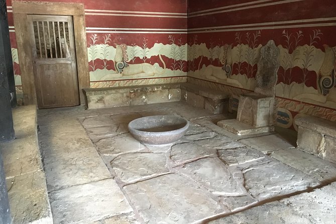 The Palace of Knossos with Skip-the-Line Ticket - Why Knossos works better with a guide