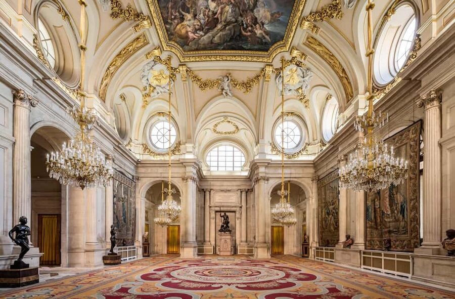 The Royal Palace of Madrid: Small Group Guided Tour - Meeting at Plaza de España