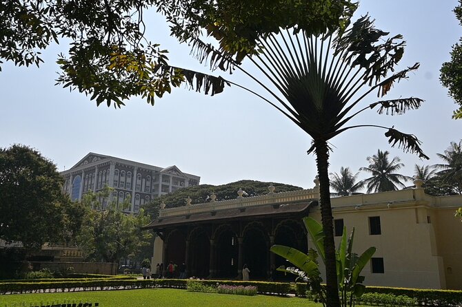 Tipu Palace + Koté Vishnu + Fort + KR Market + Jain Temple = Bengaluru Pété Walk - KR Market: the walk’s loudest and most memorable half-hour