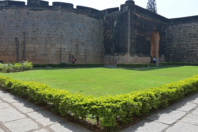 Tipu Palace + Koté Vishnu + Fort + KR Market + Jain Temple = Bengaluru Pété Walk - Timing, walking effort, and transport choices