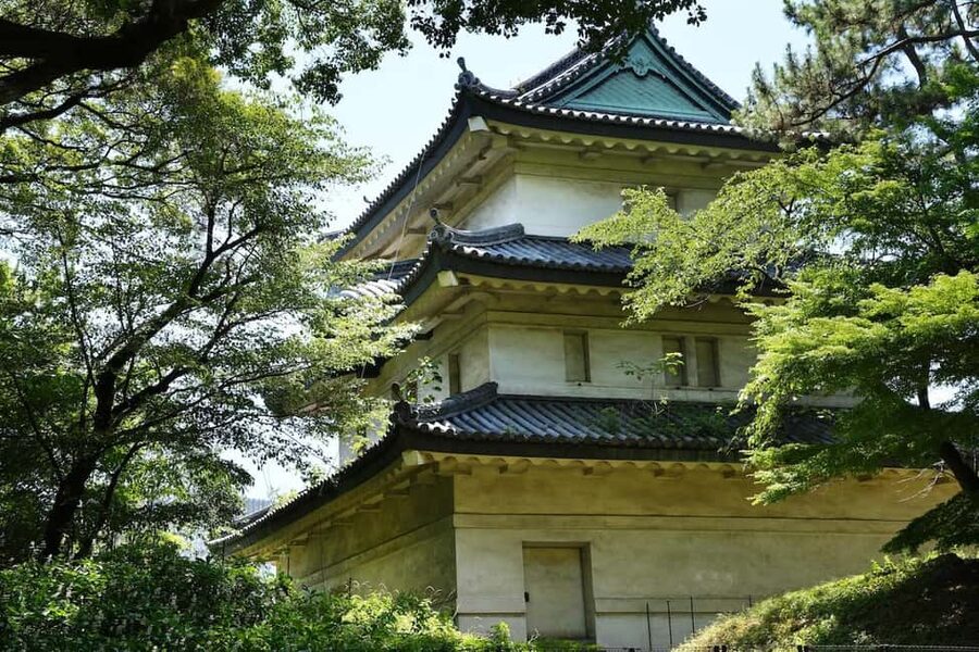 Tokyo: Edo Castle and Imperial Palace Guided Walking Tour - Hyakunin Bansho and the people behind the walls