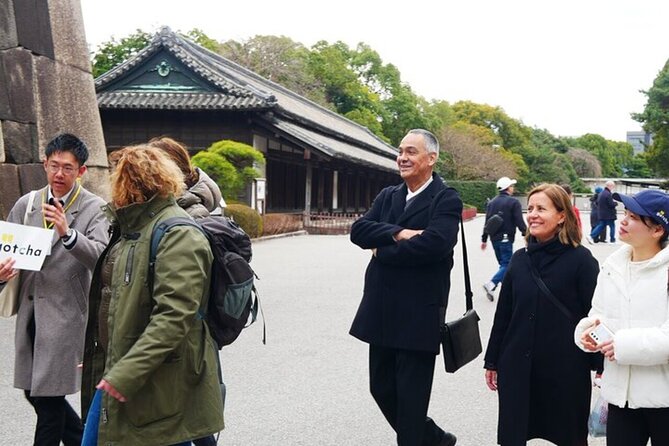 Tokyo: Edo Castle & East Garden of the Imperial Palace Tour - What the guide adds to a free public garden