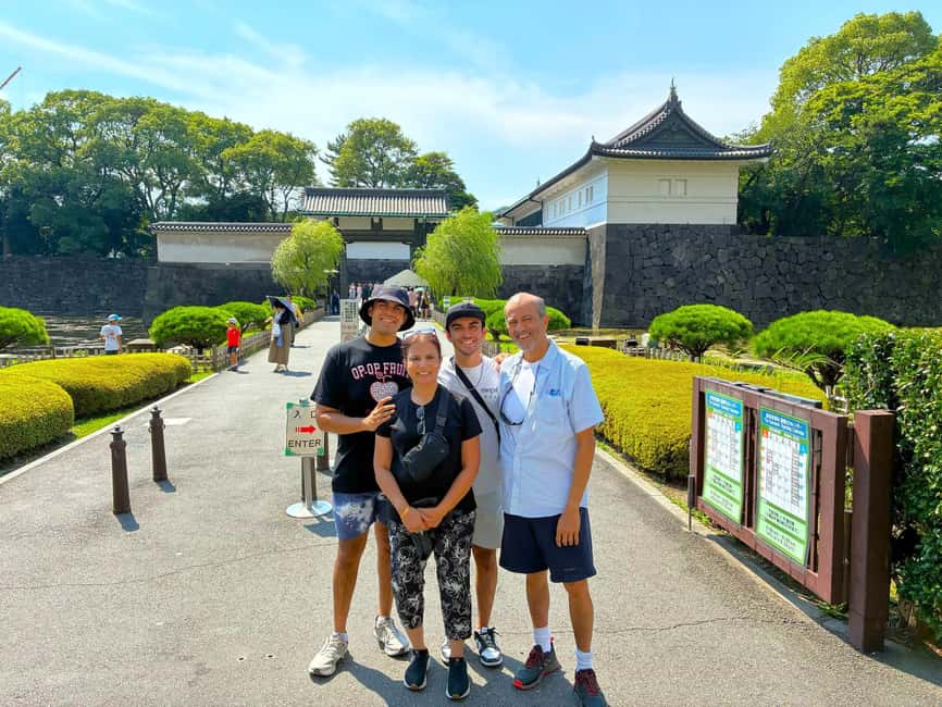 Tokyo: Edo Castle Ruins & Imperial Palace East Garden Tour - Starting at Wadakura Fountain and the moat