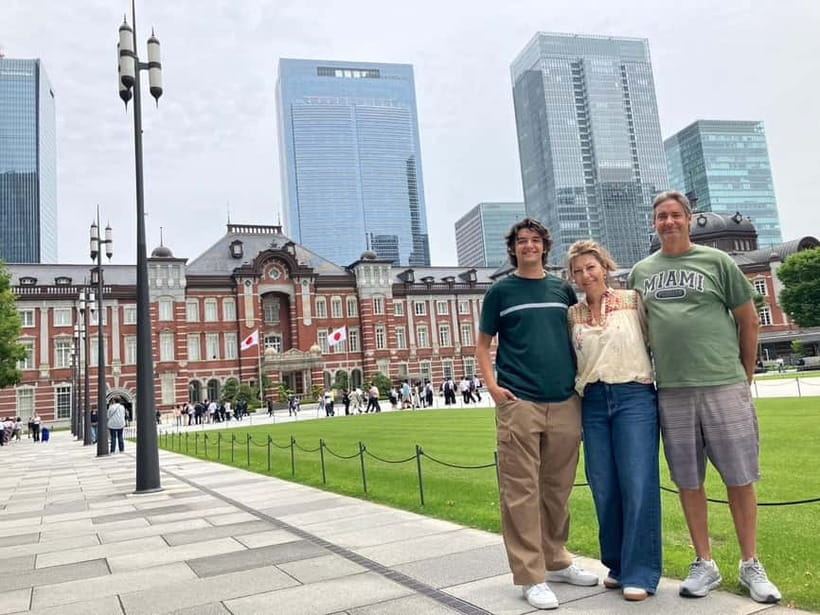 Tokyo: Imperial Palace East Gardens and Tokyo Station Tour - The 10-minute walk into Marunouchi