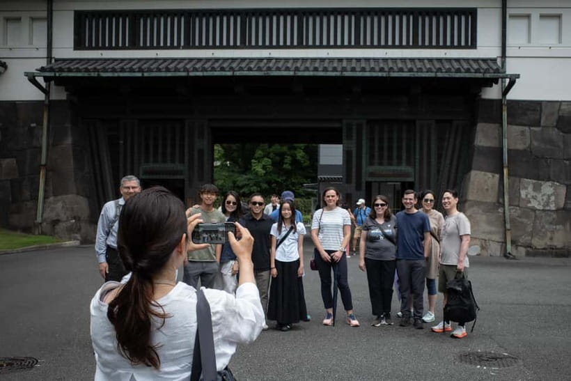Tokyo: Imperial Palace East Gardens Walking Tour - Ninomaru Garden and the quieter side of power