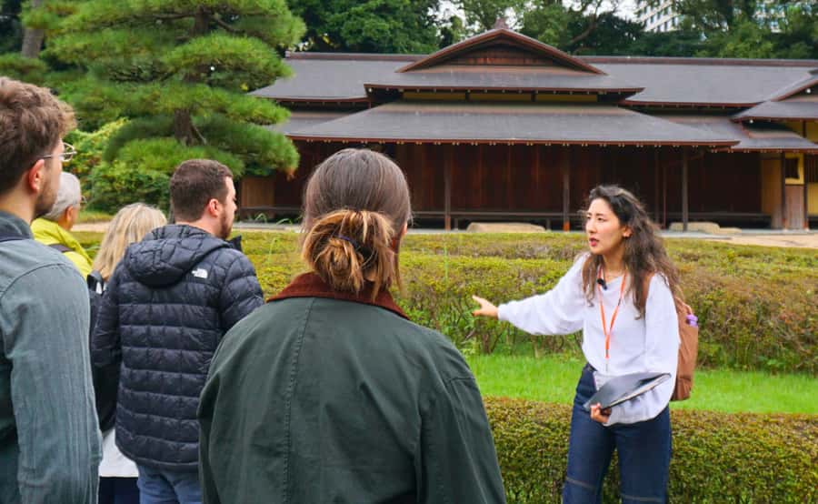 Tokyo: Imperial Palace Japanese History Walking Tour - Why Edo Castle matters more than the palace name suggests