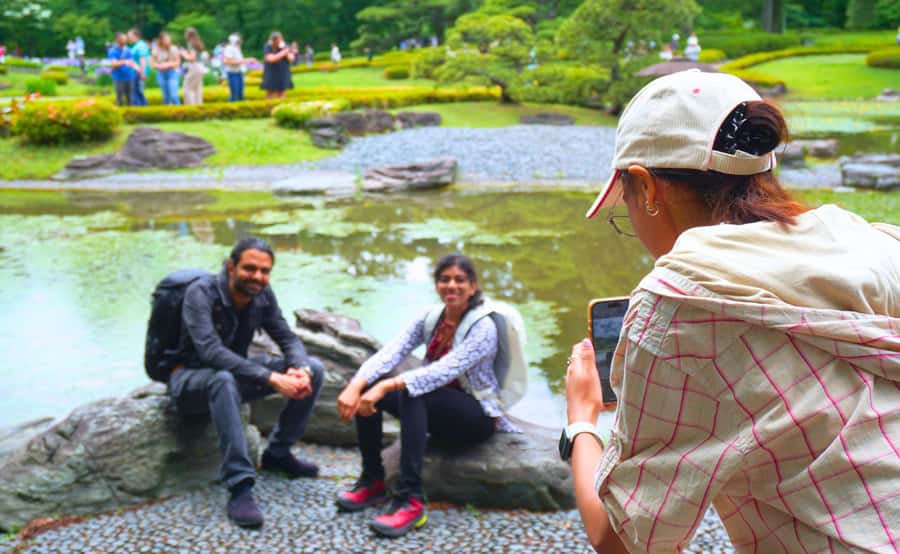 Tokyo: Imperial Palace Japanese History Walking Tour - Samurai houses, gardens, and royal koi