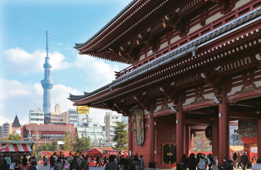 Tokyo: Imperial Palace, Sensō-ji Temple, & Tokyo Tower Tour - The hybrid bus and the guide experience
