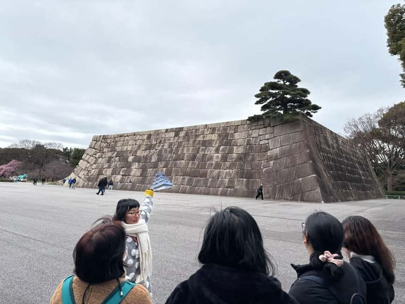 Tokyo: Imperial Palace with Nostalgic Alley Kagurazaka tour - Tokyo Daijingu and a shrine linked to relationships