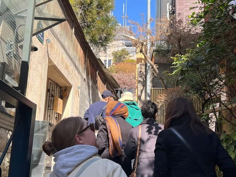 Tokyo: Imperial Palace with Nostalgic Alley Kagurazaka tour - The snack and the value of a small group