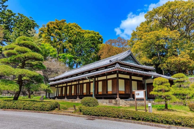 Tokyo: Pvt. Tour - Edo Castle & Imperial Palace East Gardens - Ninomaru Garden and the changing seasons