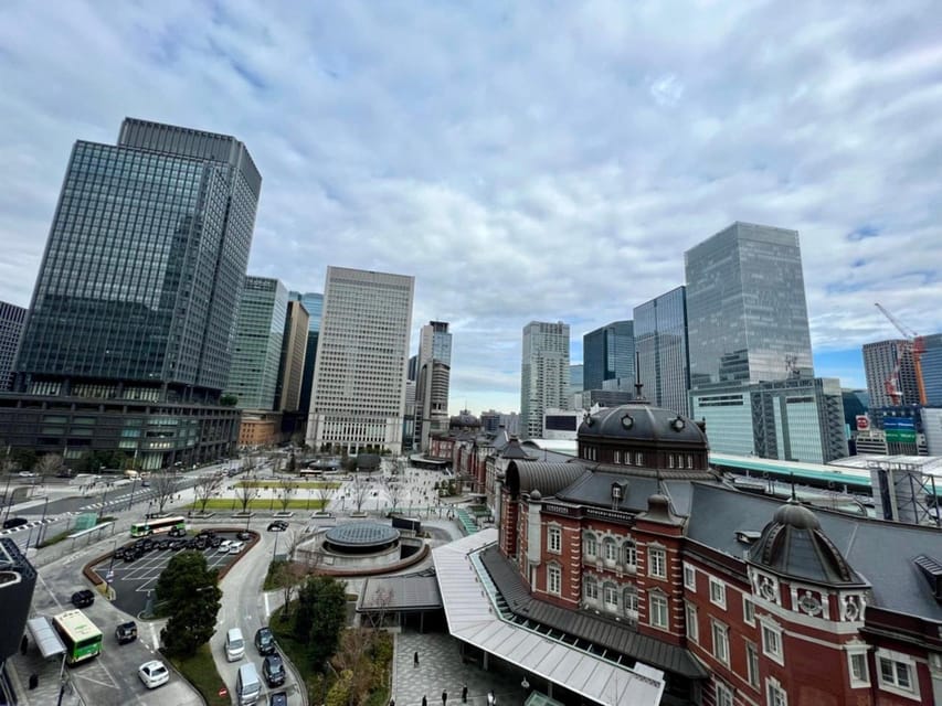 Tokyo walking tour around Imperial Palace and Tokyo Station - What the guides add to the experience