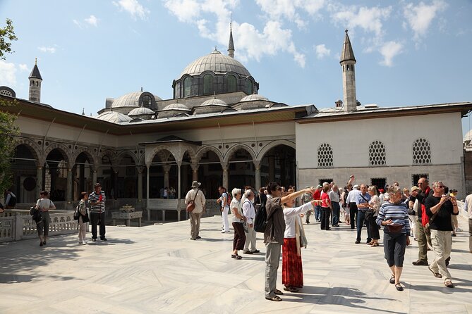 Topkapi Palace and Harem Guided tour with Skip-the-Line Tickets - Meeting at the Fountain of Sultan Ahmed III