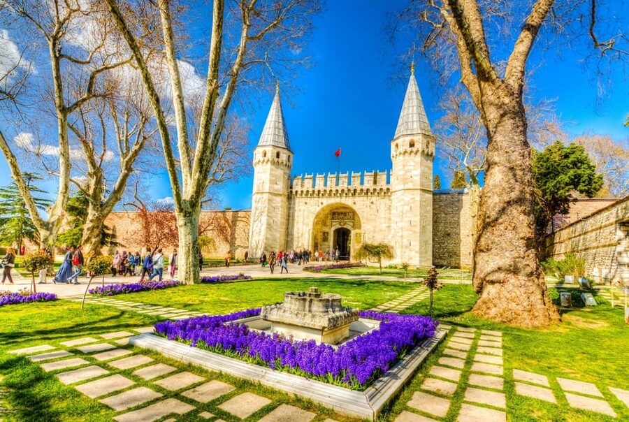 Topkapi Palace and Harem Istanbul Fast-Track Tickets, Tour - What You See in the Courtyards and Rooms