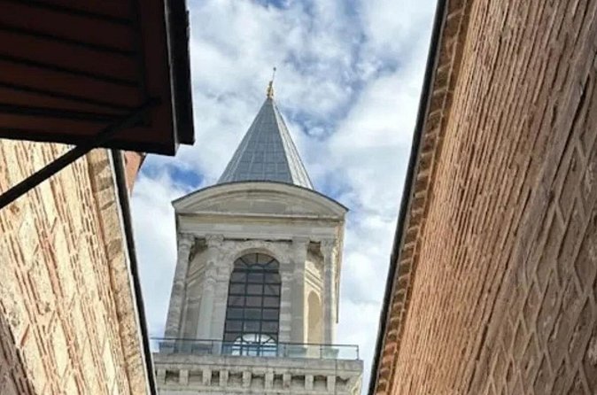 Topkapi Palace and Harem Museum Ticket with Audio Guide - Sacred relics bring a different tone to the palace
