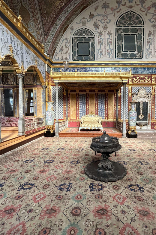 Topkapi Palace and Harem Skip-the-Line-Tickets & Audio Guide - The Harem: tiled rooms, corridors, and a key rule