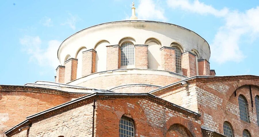 Topkapi Palace Complete Tour: Harem & Hagia Irene Included - Meeting your guide beside the Egyptian Obelisk