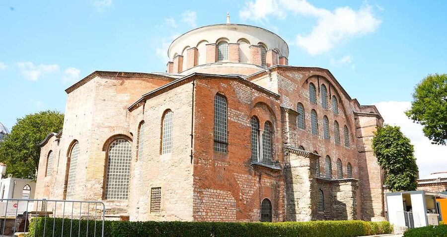 Topkapi Palace Complete Tour: Harem & Hagia Irene Included - Entering Topkapi Palace after nearly four centuries of Ottoman rule
