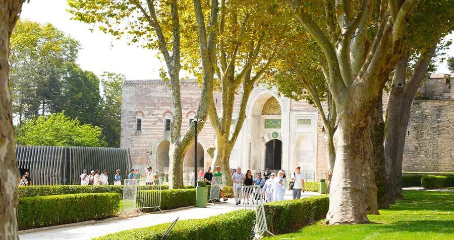 Topkapi Palace Complete Tour: Harem & Hagia Irene Included - What priority entry really means